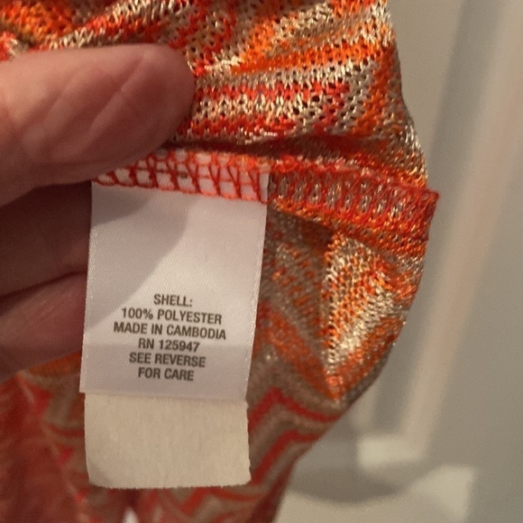 CB Cato brand Size M pleated bottom short sleeve top - Picture 5 of 7